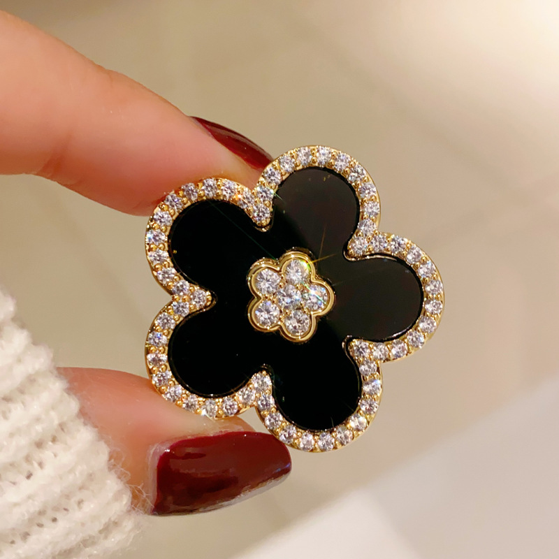 Zwarte Bloem Broches Voor Vrou - Women Jewelry Accessories For Black Dress recensie en prijs