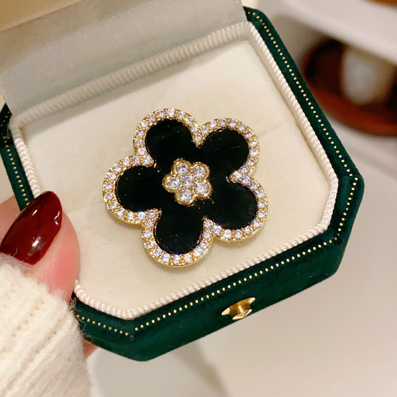 Zwarte Bloem Broches Voor Vrou - Women Jewelry Accessories For Black Dress recensie en prijs
